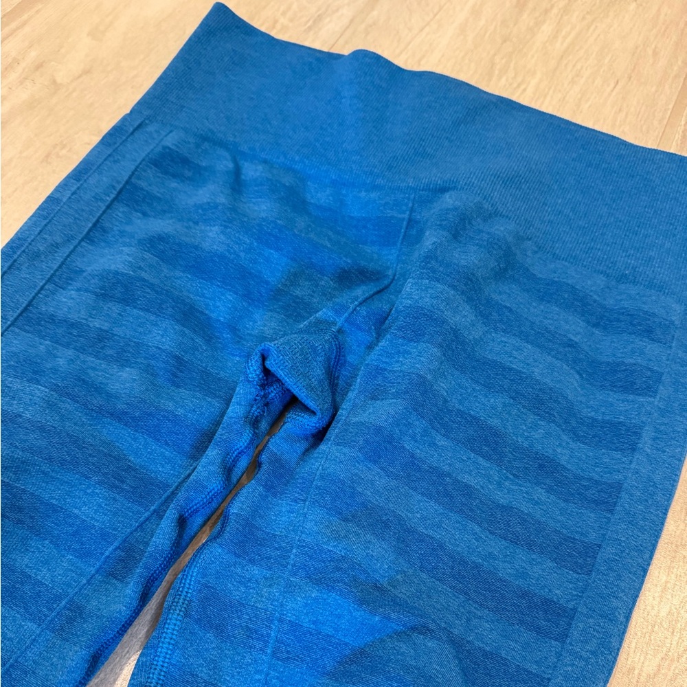 Lululemon Blue Stripped Ruched Cropped Leggings